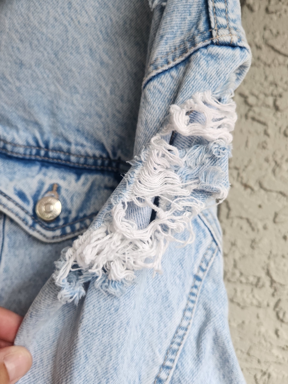 Women's Zara Washed Light Blue Distressed Cropped Denim Jacket Size Small Y2K - Picture 3 of 8